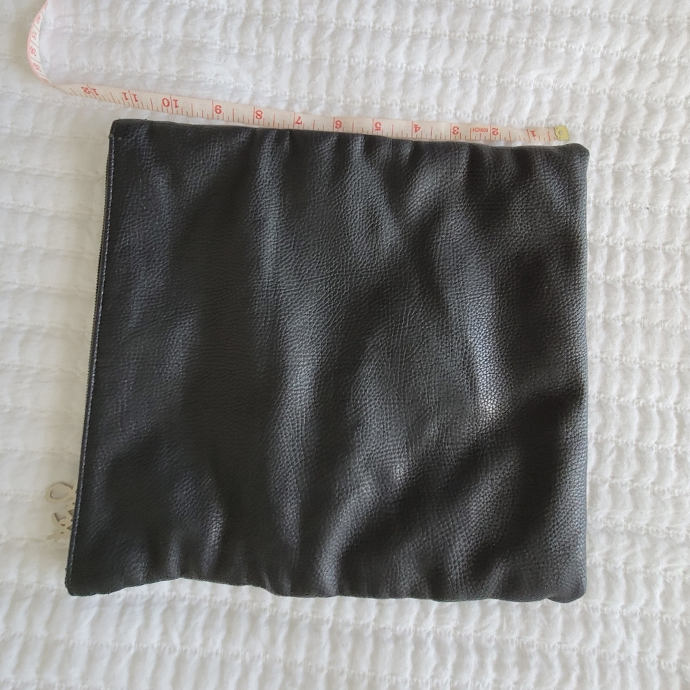 Victoria's Secrets bag with zipper